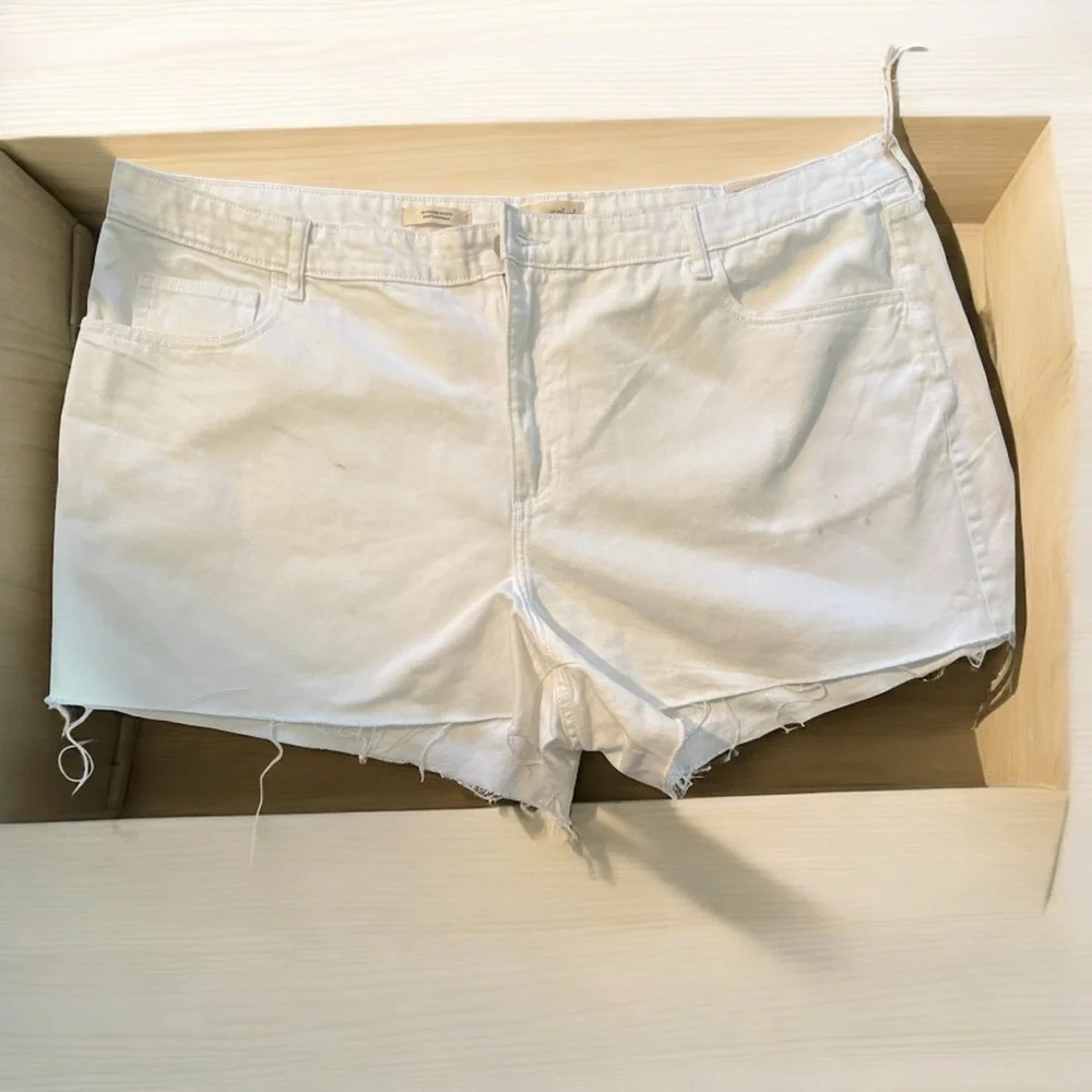 Boyfriend Shorts. White Jean Shorts Classic Style